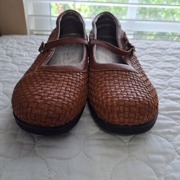 Gravity Defyer Women's 10 Brown Woven Leather Mary Jane Flats FLAW - Picture 2 of 11